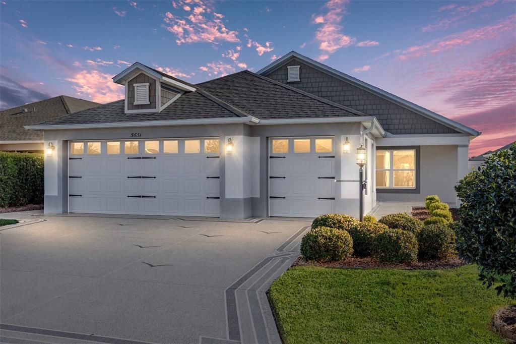 For Sale: $712,000 (3 beds, 2 baths, 1986 Square Feet)