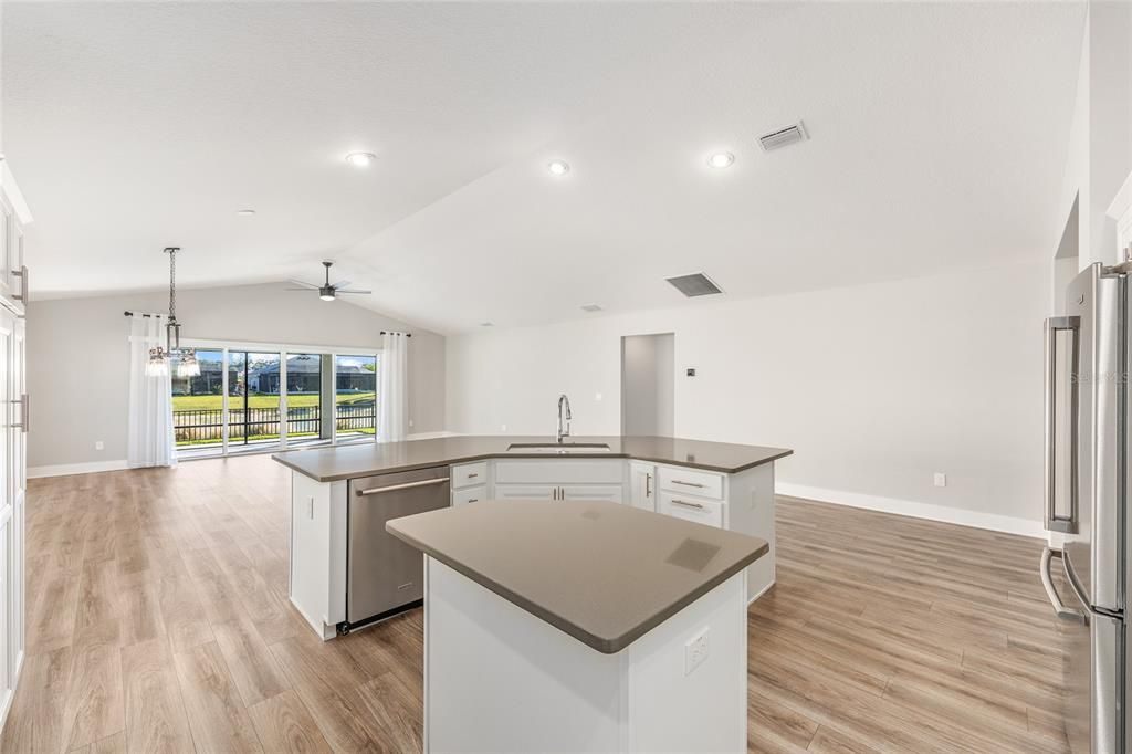 For Sale: $712,000 (3 beds, 2 baths, 1986 Square Feet)