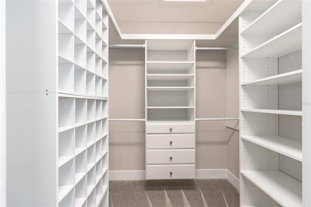 For Sale: $712,000 (3 beds, 2 baths, 1986 Square Feet)