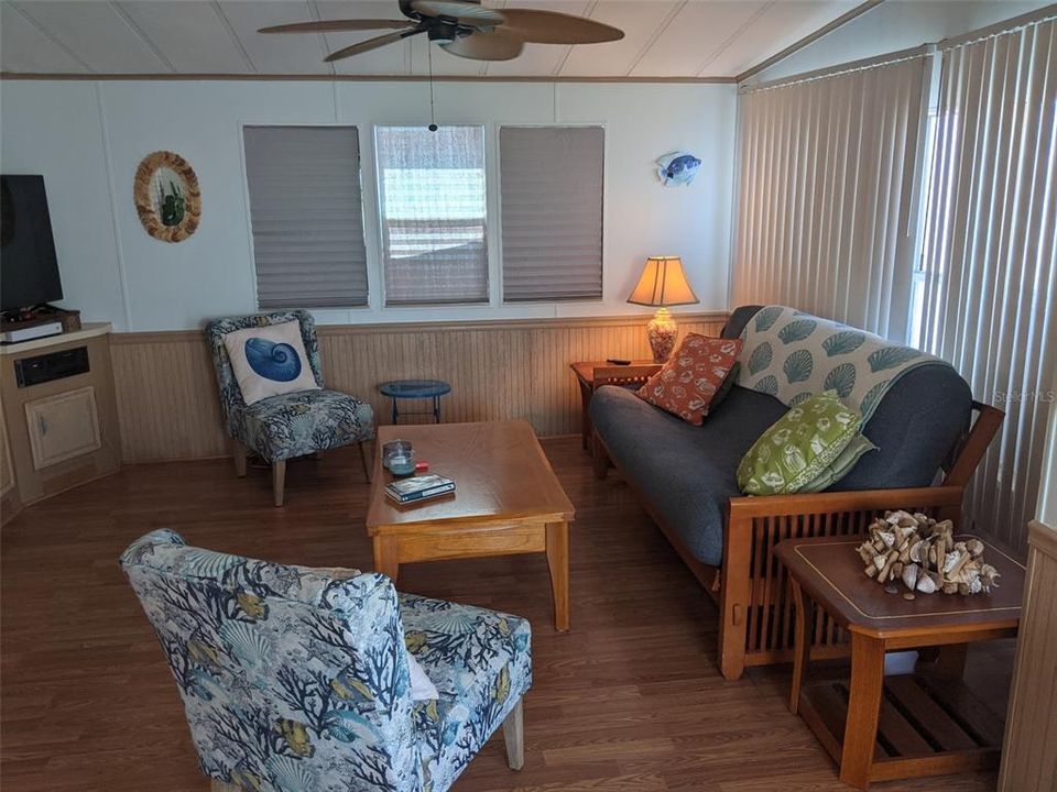 For Sale: $89,000 (1 beds, 1 baths, 724 Square Feet)