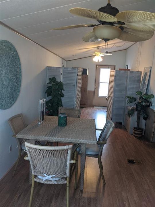 For Sale: $89,000 (1 beds, 1 baths, 724 Square Feet)