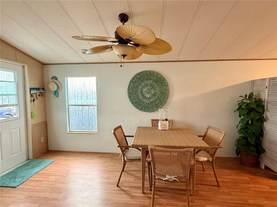 For Sale: $89,000 (1 beds, 1 baths, 724 Square Feet)