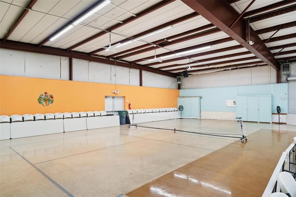 For Sale: $89,000 (1 beds, 1 baths, 724 Square Feet)