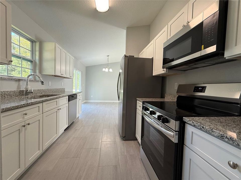 На продажу: $209,900 (3 спален, 2 ванн, 1232 Квадратных фут)