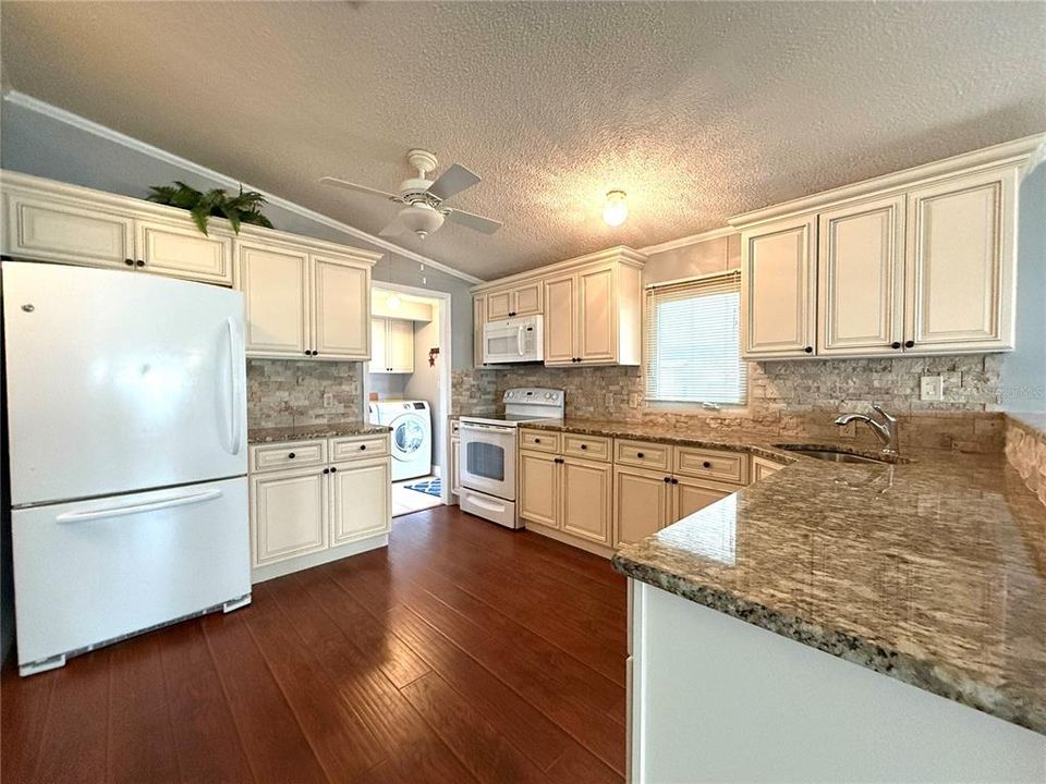 待售: $174,900 (2 贝兹, 2 浴室, 1056 平方英尺)