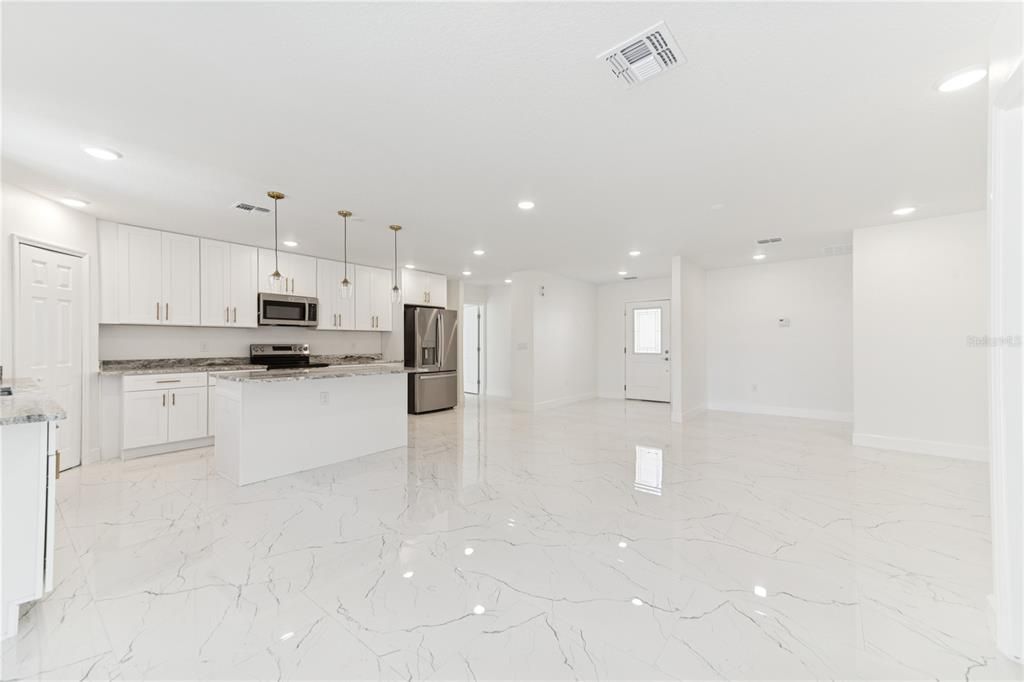 待售: $399,000 (5 贝兹, 3 浴室, 1800 平方英尺)