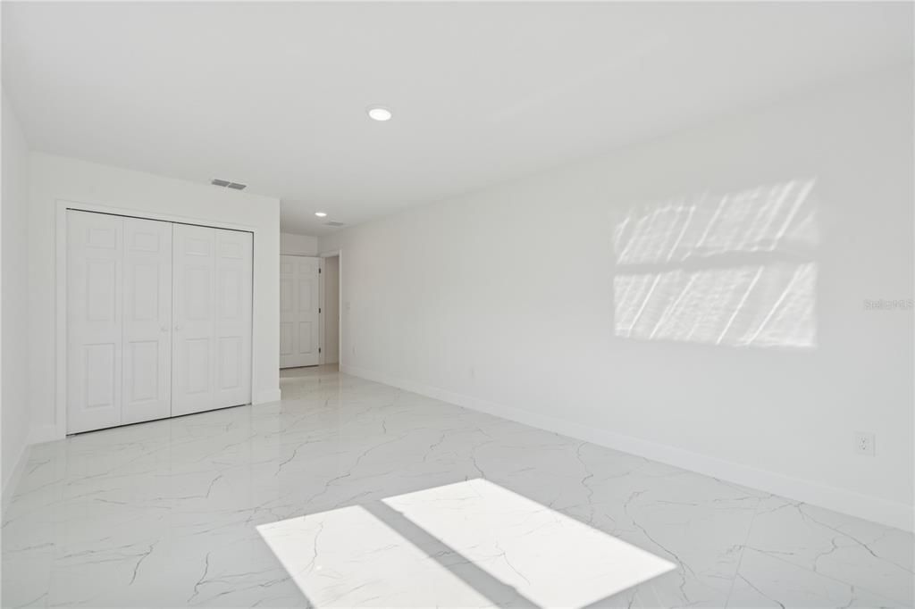 待售: $399,000 (5 贝兹, 3 浴室, 1800 平方英尺)