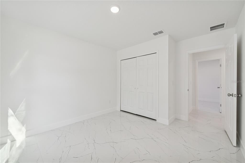 待售: $399,000 (5 贝兹, 3 浴室, 1800 平方英尺)