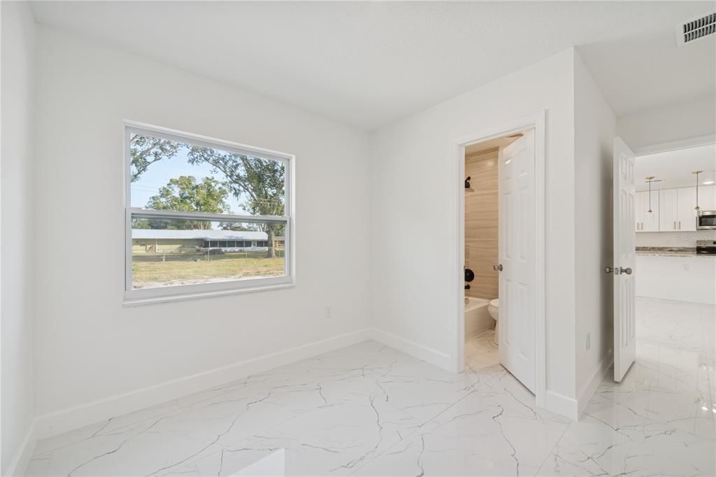 待售: $399,000 (5 贝兹, 3 浴室, 1800 平方英尺)