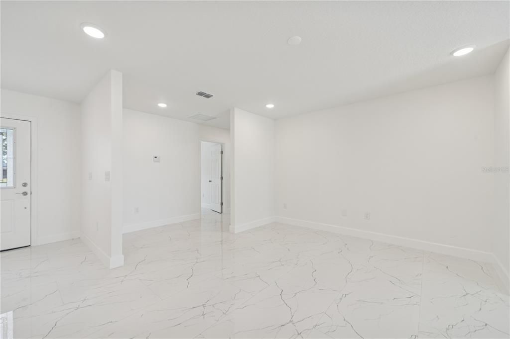 待售: $399,000 (5 贝兹, 3 浴室, 1800 平方英尺)