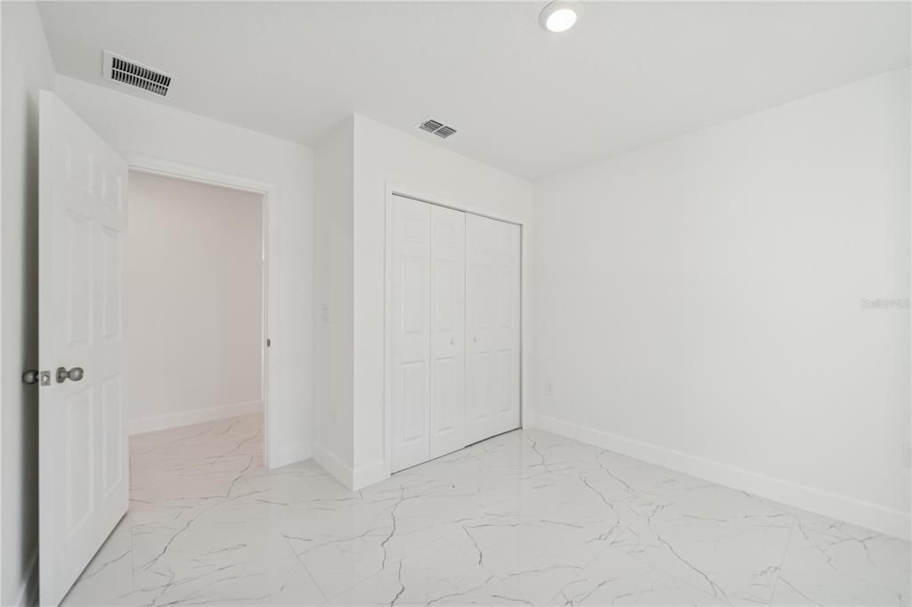 待售: $399,000 (5 贝兹, 3 浴室, 1800 平方英尺)