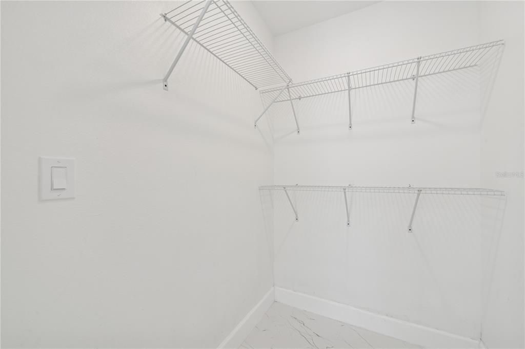 待售: $399,000 (5 贝兹, 3 浴室, 1800 平方英尺)