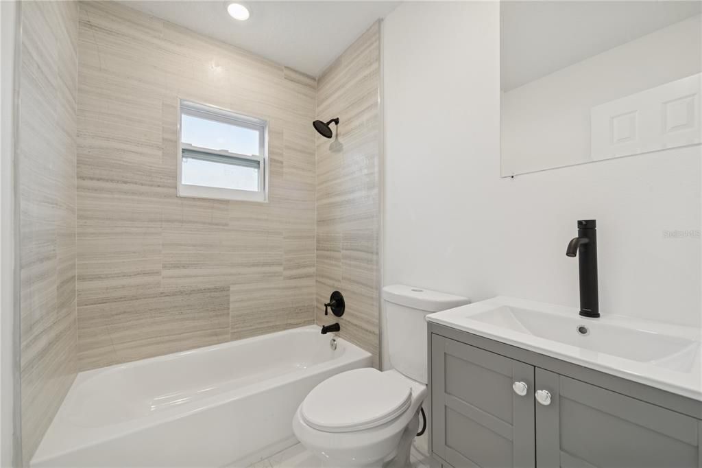 待售: $399,000 (5 贝兹, 3 浴室, 1800 平方英尺)