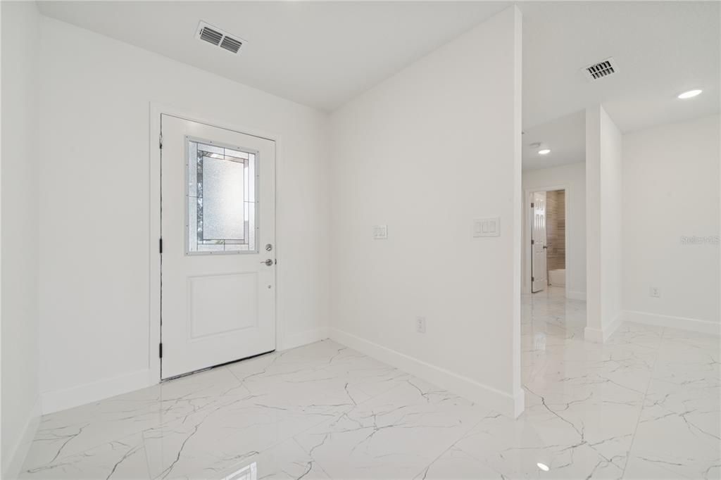 待售: $399,000 (5 贝兹, 3 浴室, 1800 平方英尺)