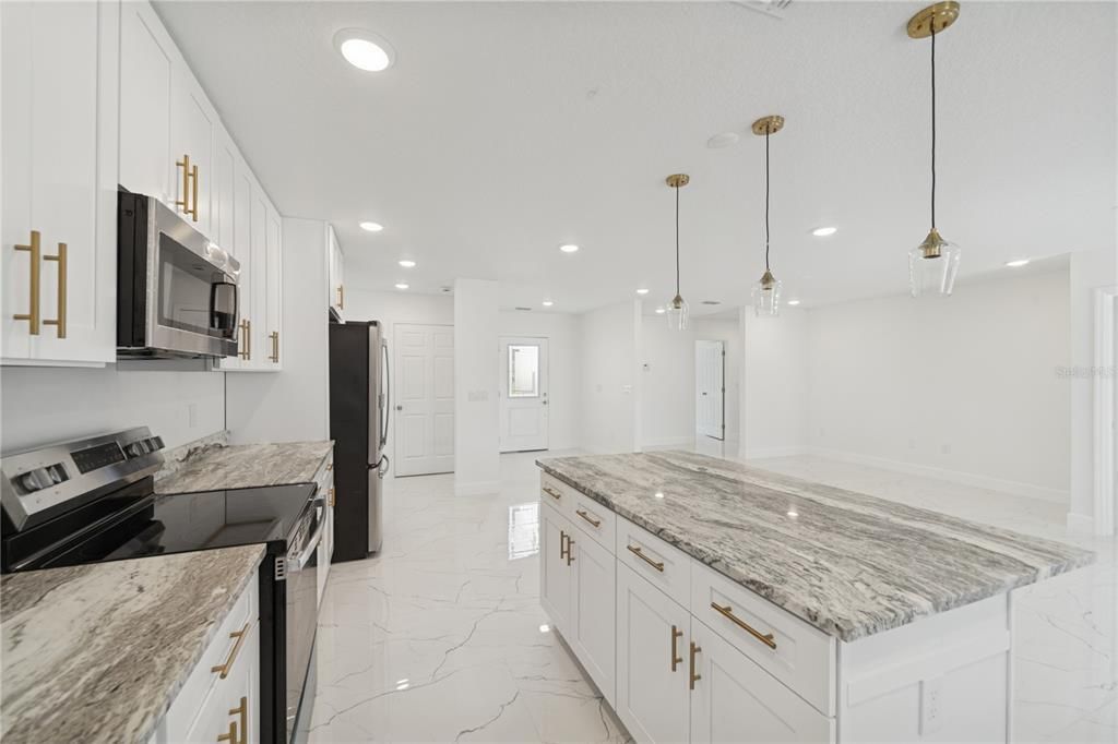 待售: $399,000 (5 贝兹, 3 浴室, 1800 平方英尺)