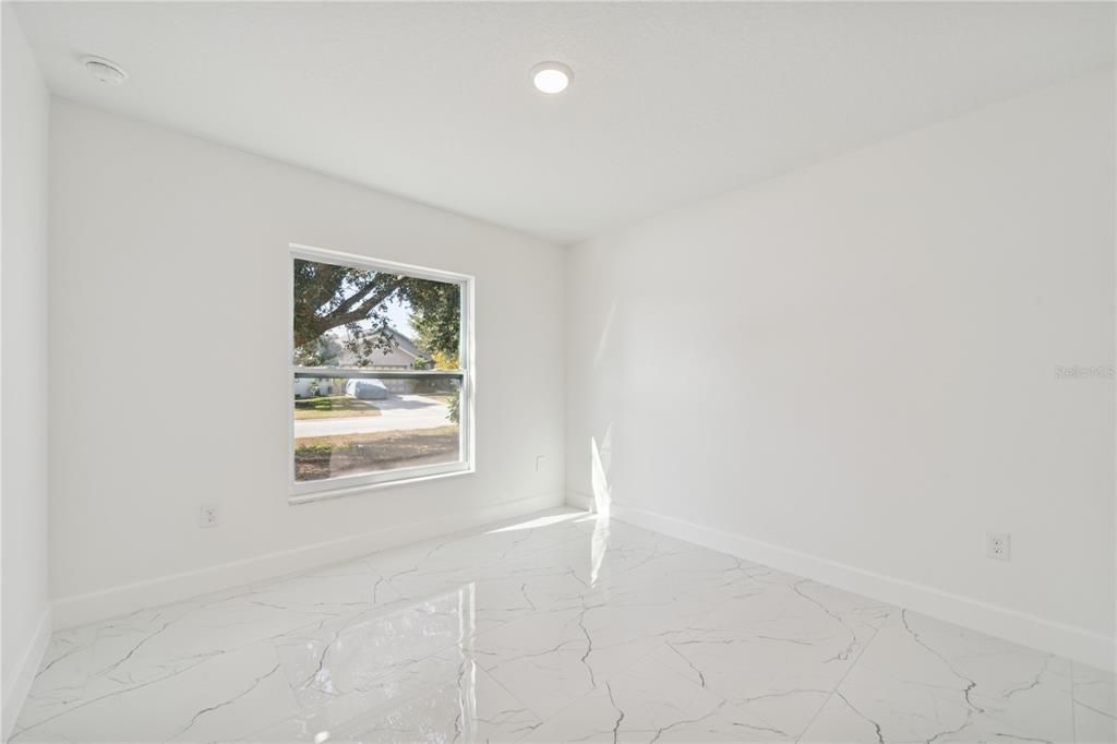 待售: $399,000 (5 贝兹, 3 浴室, 1800 平方英尺)