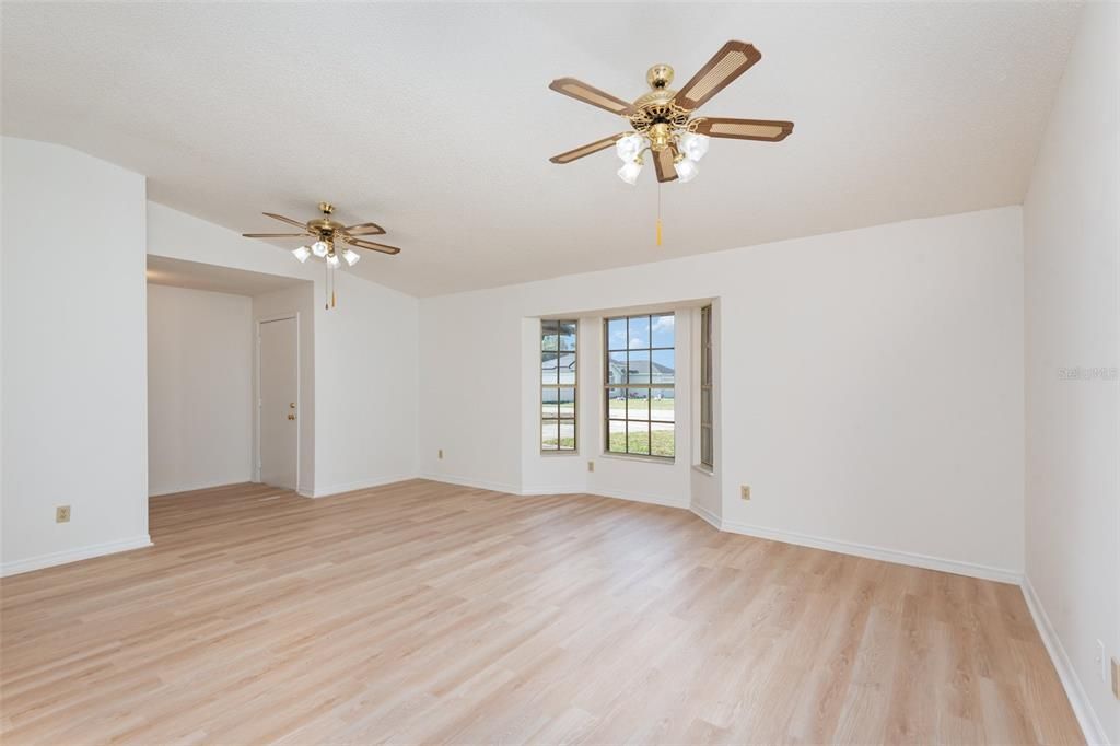 En Venta: $290,000 (3 camas, 2 baños, 1755 Pies cuadrados)