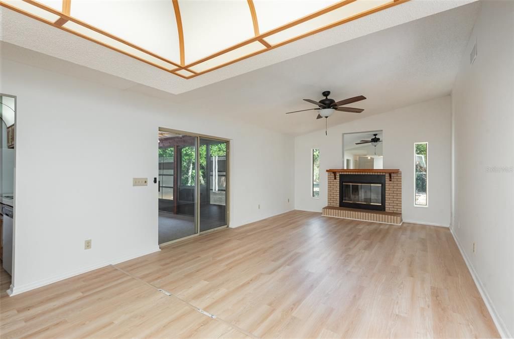 En Venta: $290,000 (3 camas, 2 baños, 1755 Pies cuadrados)