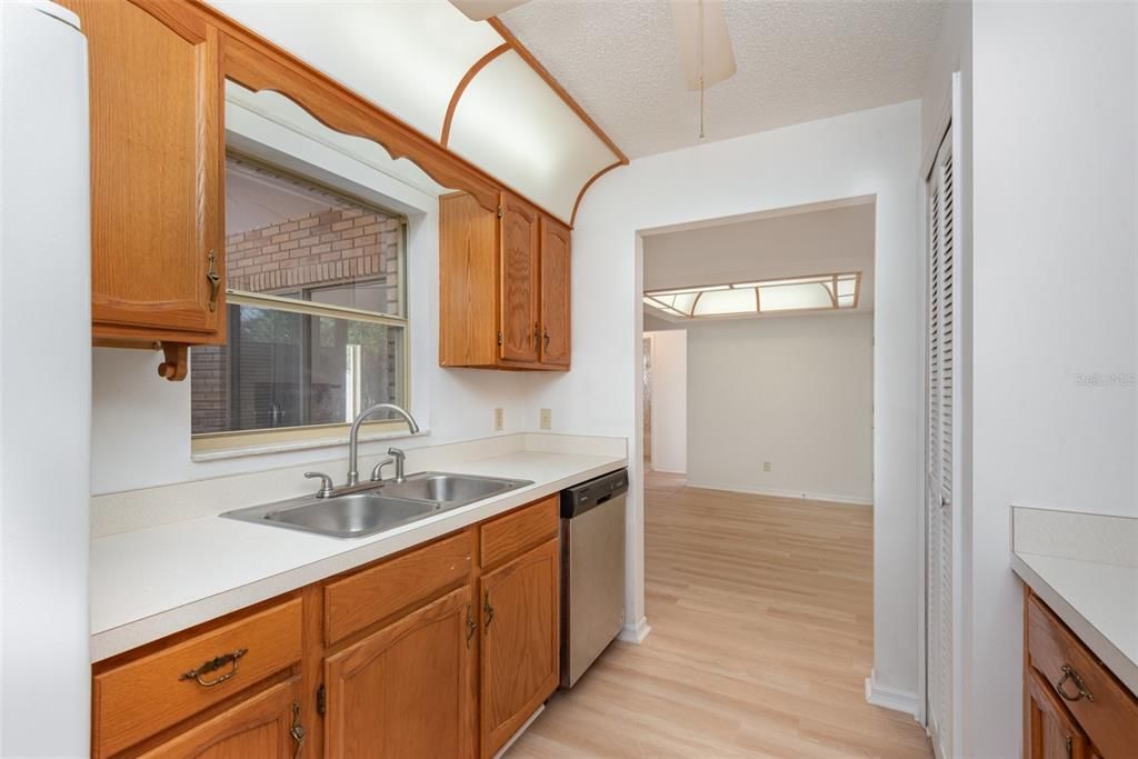 En Venta: $290,000 (3 camas, 2 baños, 1755 Pies cuadrados)