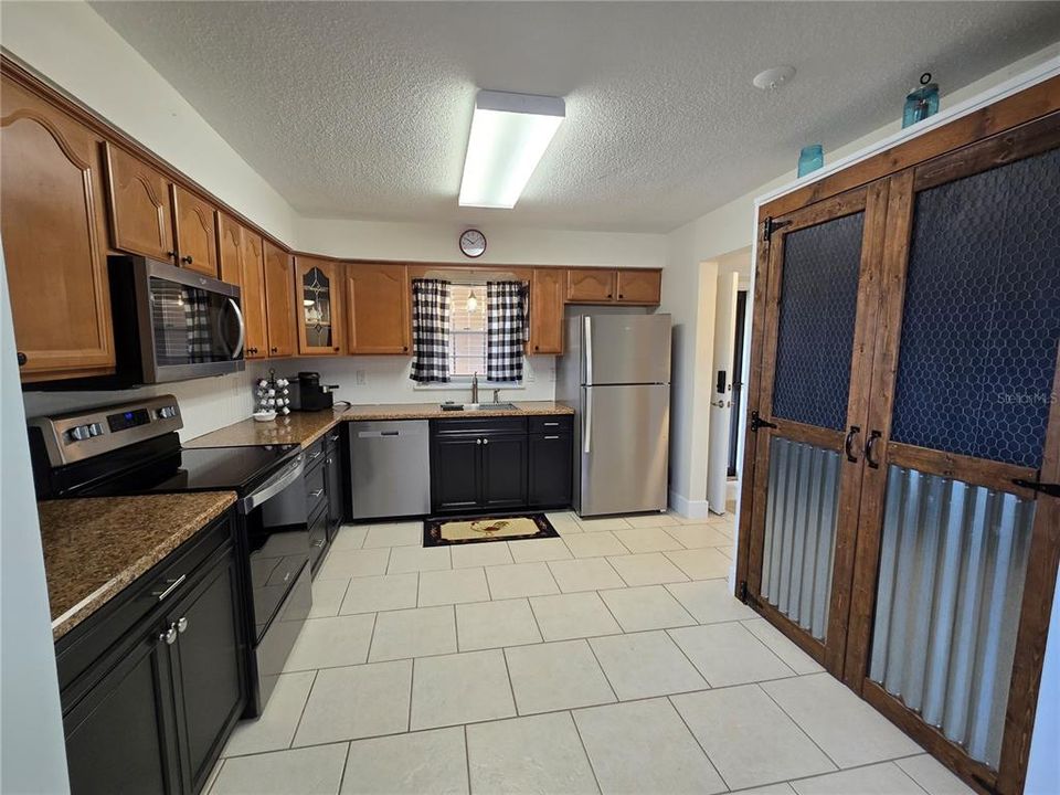 For Sale: $210,000 (2 beds, 2 baths, 1178 Square Feet)