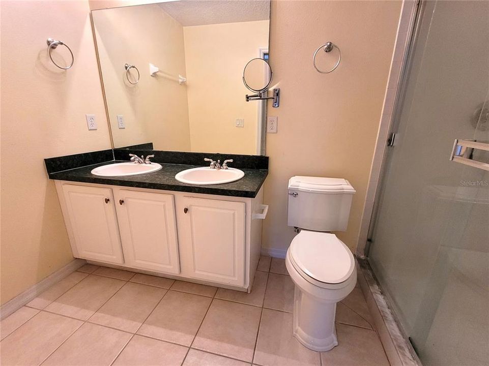 For Rent: $2,000 (3 beds, 2 baths, 1230 Square Feet)