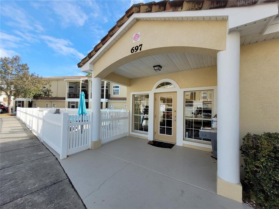 For Rent: $2,000 (3 beds, 2 baths, 1230 Square Feet)