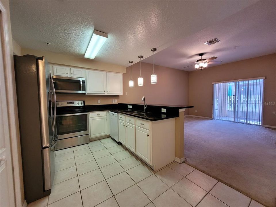 For Rent: $2,000 (3 beds, 2 baths, 1230 Square Feet)