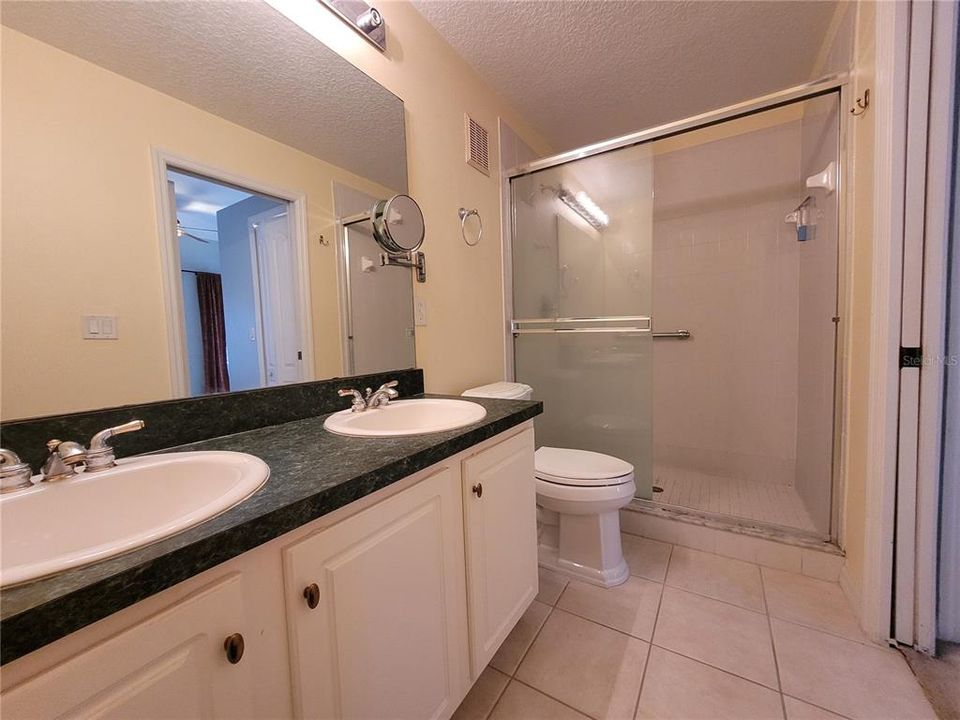 For Rent: $2,000 (3 beds, 2 baths, 1230 Square Feet)