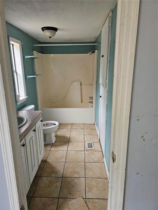 For Sale: $95,000 (3 beds, 2 baths, 1248 Square Feet)