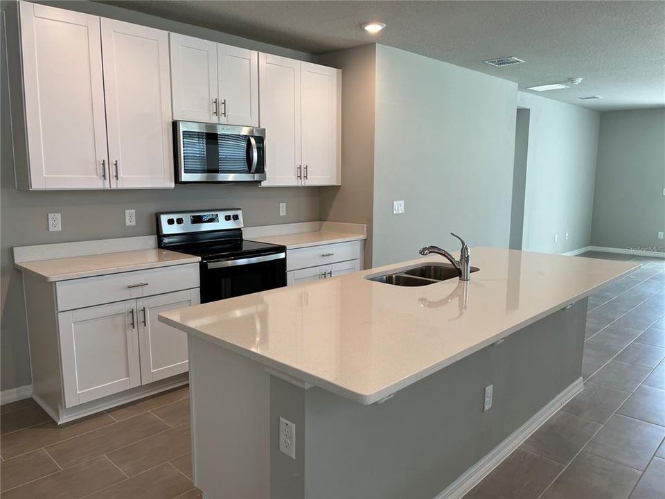 For Rent: $2,295 (4 beds, 2 baths, 1687 Square Feet)