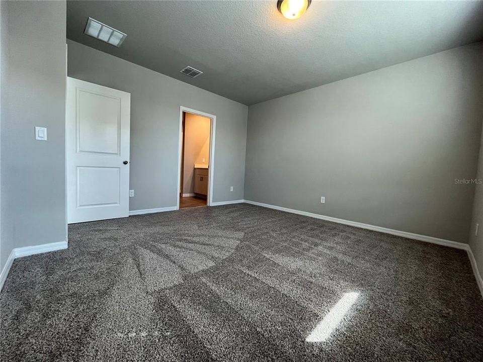 For Rent: $2,295 (4 beds, 2 baths, 1687 Square Feet)