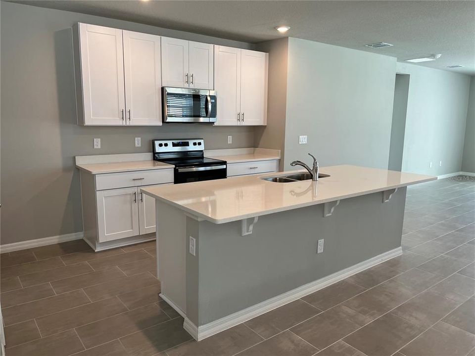 For Rent: $2,295 (4 beds, 2 baths, 1687 Square Feet)