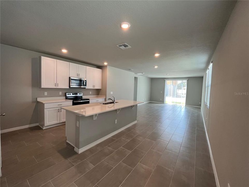 For Rent: $2,295 (4 beds, 2 baths, 1687 Square Feet)