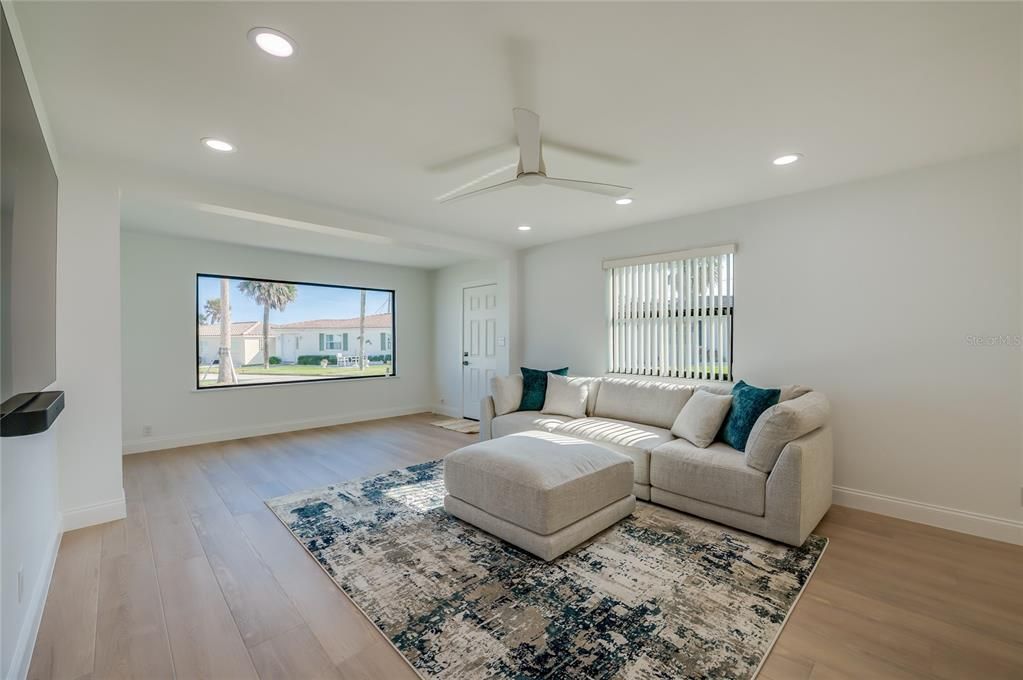 На продажу: $850,000 (2 спален, 2 ванн, 1143 Квадратных фут)