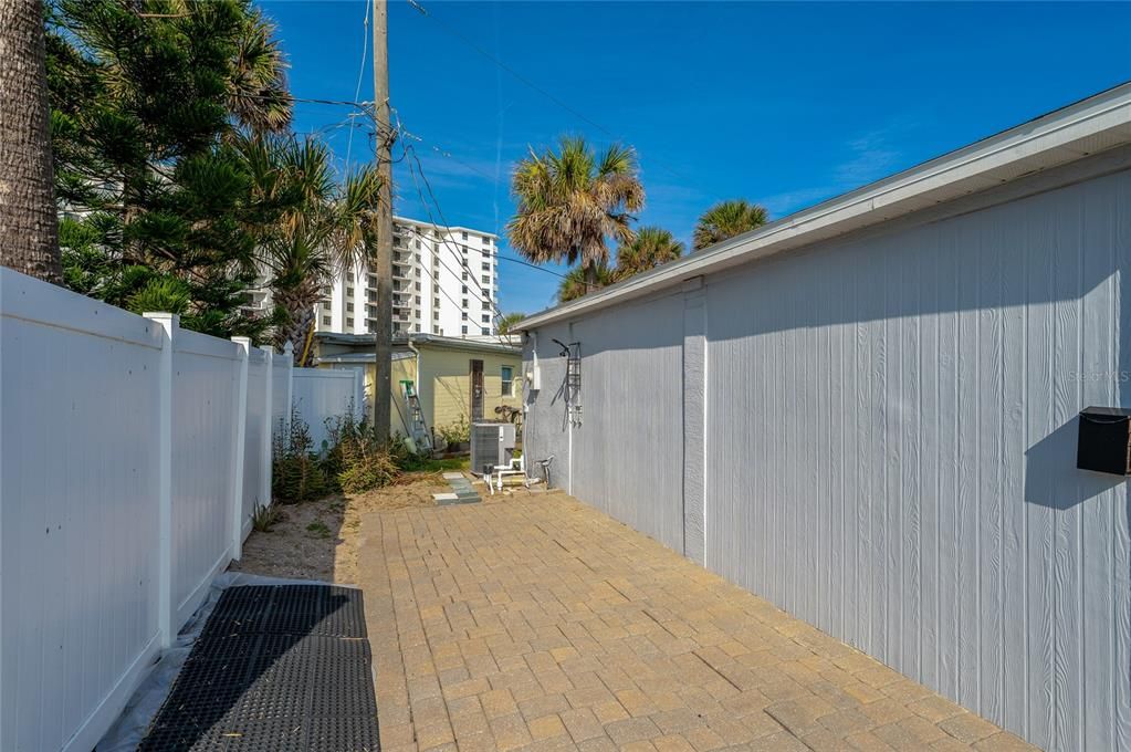 На продажу: $850,000 (2 спален, 2 ванн, 1143 Квадратных фут)