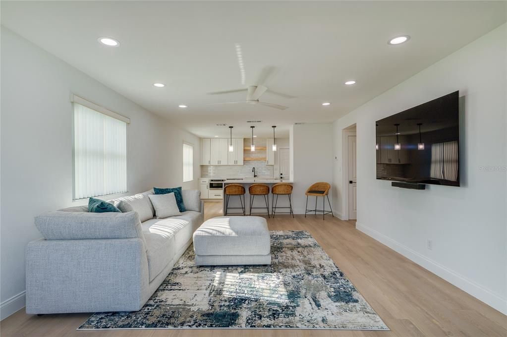 На продажу: $850,000 (2 спален, 2 ванн, 1143 Квадратных фут)