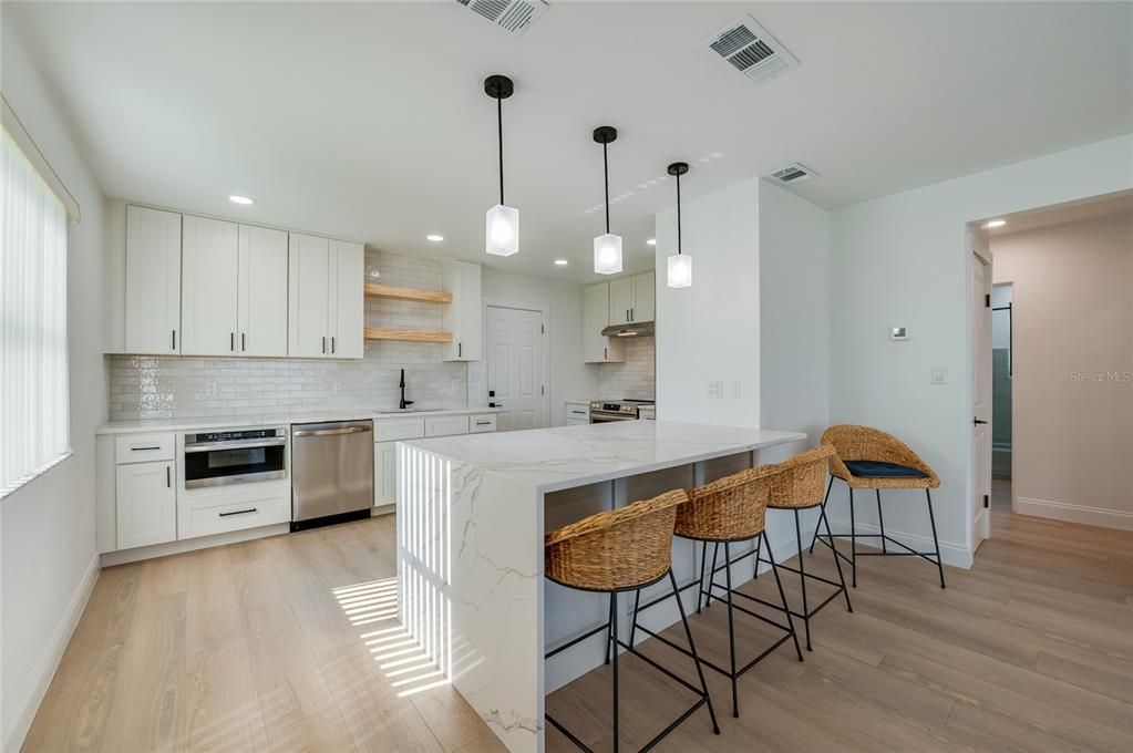 На продажу: $850,000 (2 спален, 2 ванн, 1143 Квадратных фут)