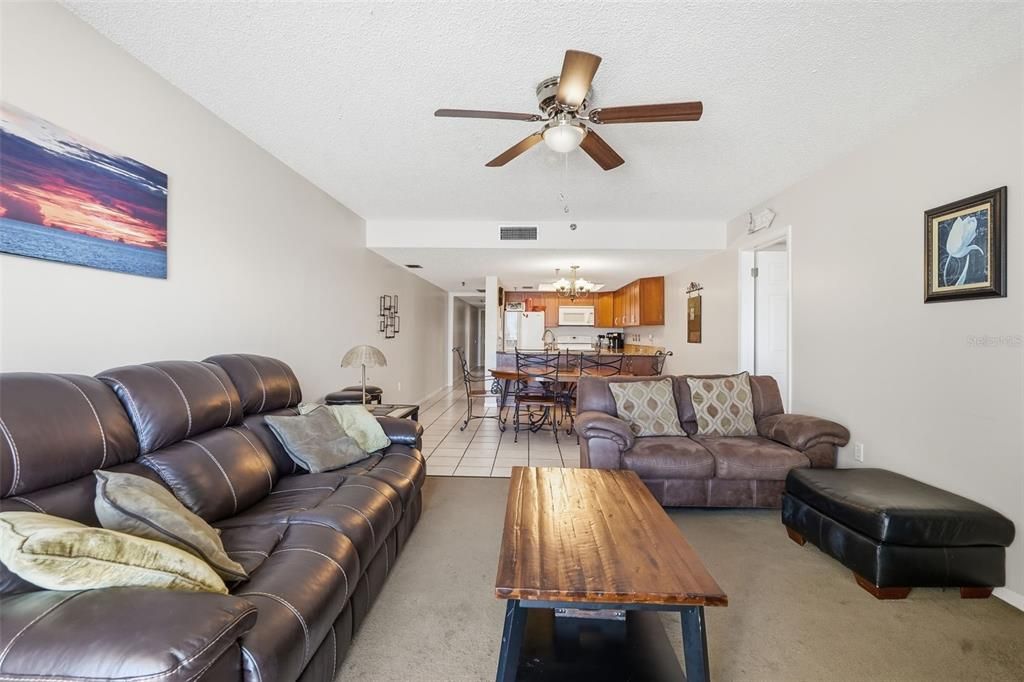 En Venta: $1,250,000 (3 camas, 3 baños, 1500 Pies cuadrados)