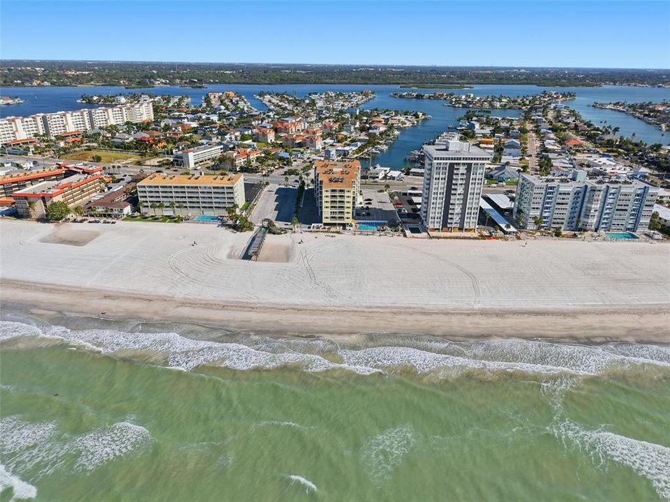 En Venta: $1,250,000 (3 camas, 3 baños, 1500 Pies cuadrados)