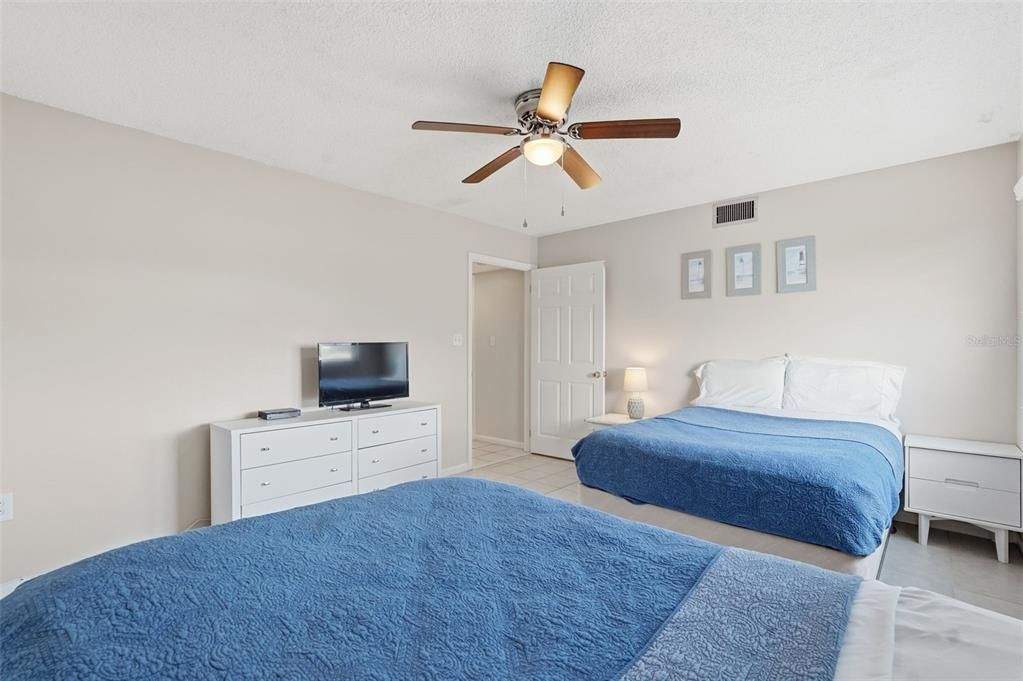 En Venta: $1,250,000 (3 camas, 3 baños, 1500 Pies cuadrados)