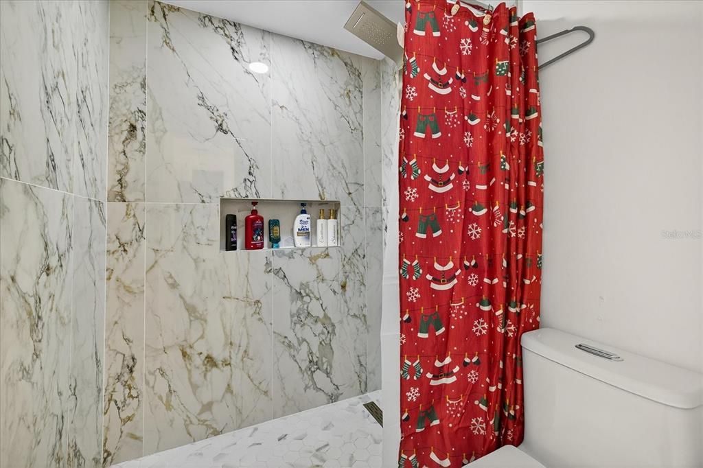 En Venta: $800,000 (5 camas, 3 baños, 2414 Pies cuadrados)