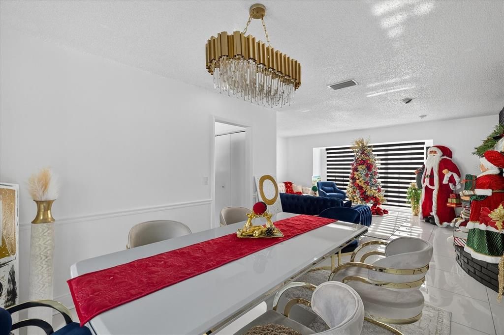 En Venta: $800,000 (5 camas, 3 baños, 2414 Pies cuadrados)