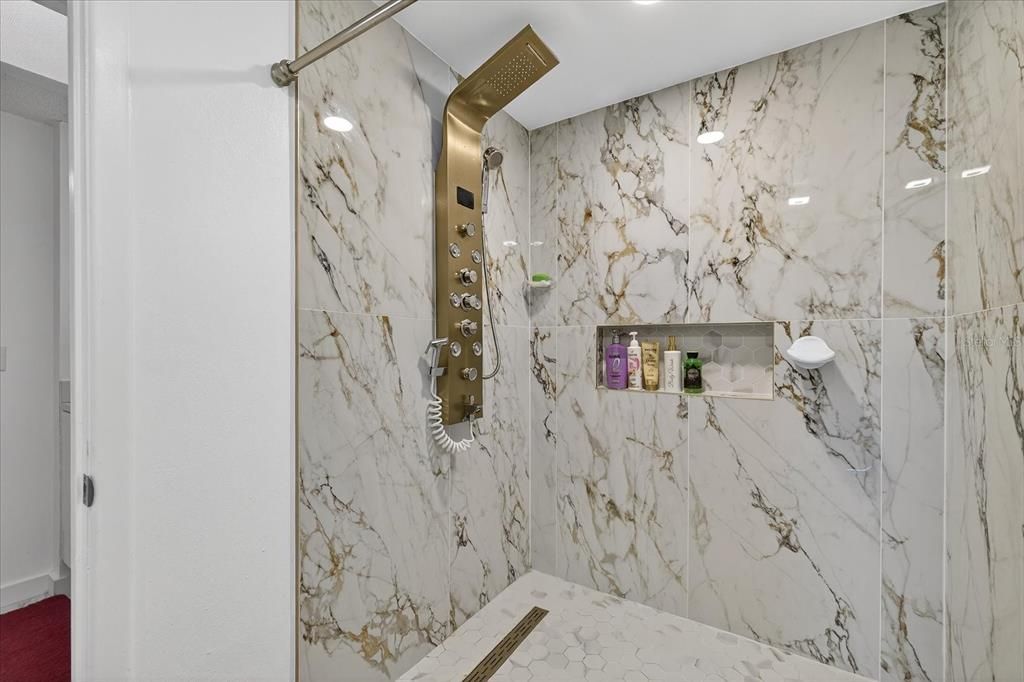 En Venta: $800,000 (5 camas, 3 baños, 2414 Pies cuadrados)