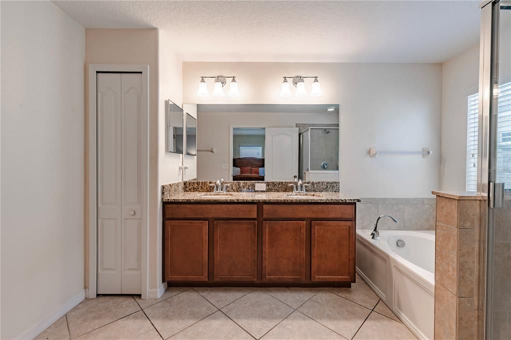 En Venta: $375,000 (3 camas, 2 baños, 2062 Pies cuadrados)