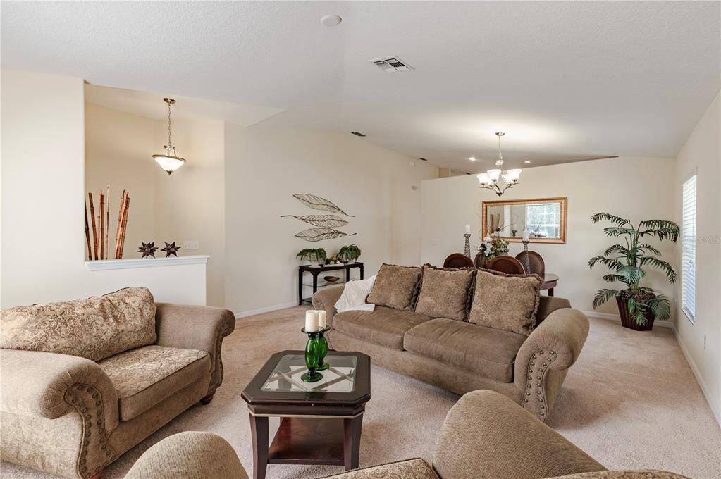 En Venta: $375,000 (3 camas, 2 baños, 2062 Pies cuadrados)