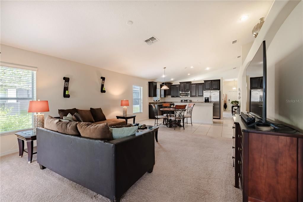 En Venta: $375,000 (3 camas, 2 baños, 2062 Pies cuadrados)