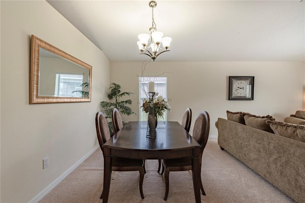 En Venta: $375,000 (3 camas, 2 baños, 2062 Pies cuadrados)