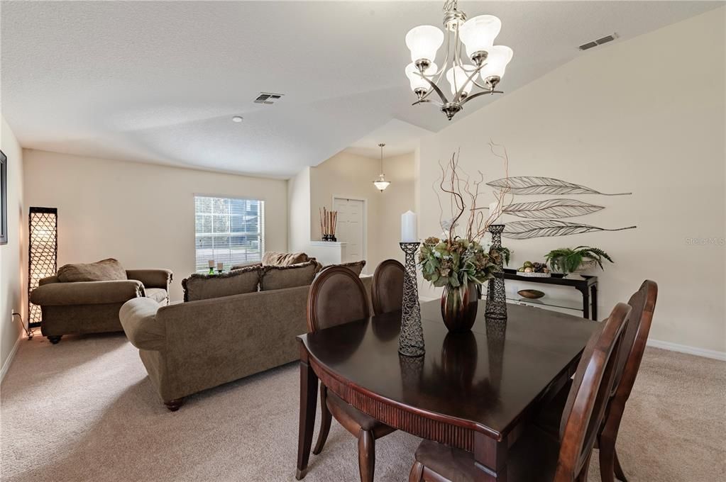 En Venta: $375,000 (3 camas, 2 baños, 2062 Pies cuadrados)