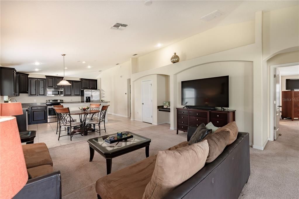 En Venta: $375,000 (3 camas, 2 baños, 2062 Pies cuadrados)