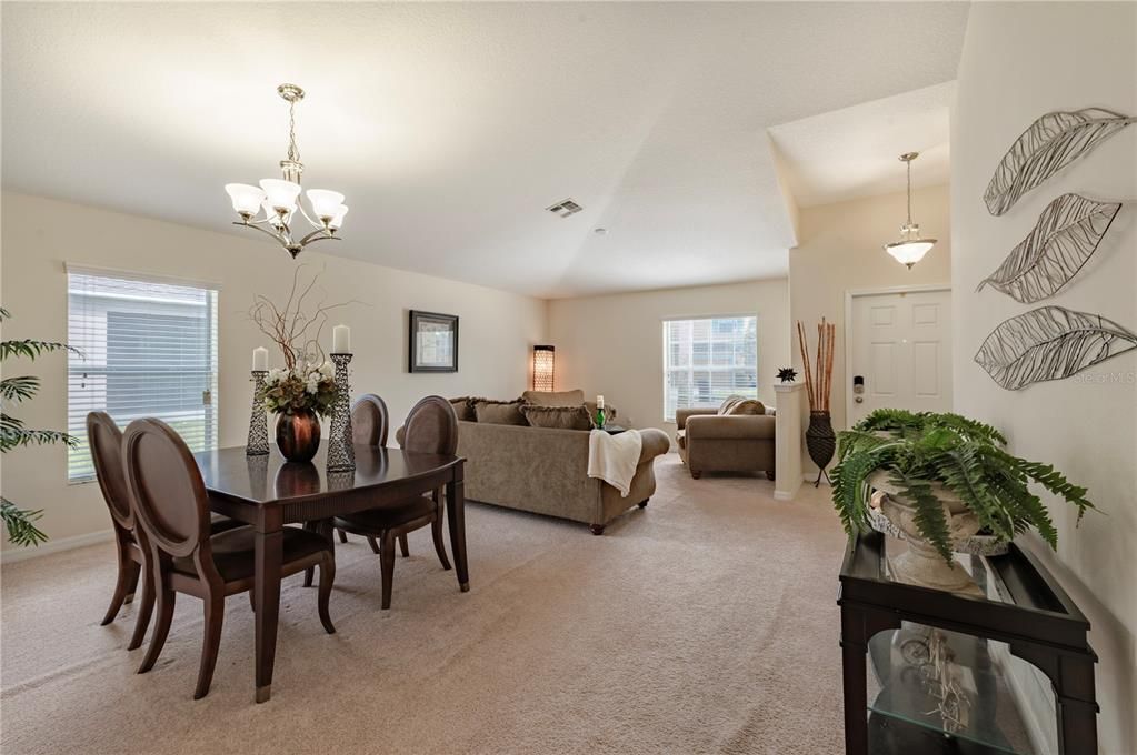 En Venta: $375,000 (3 camas, 2 baños, 2062 Pies cuadrados)